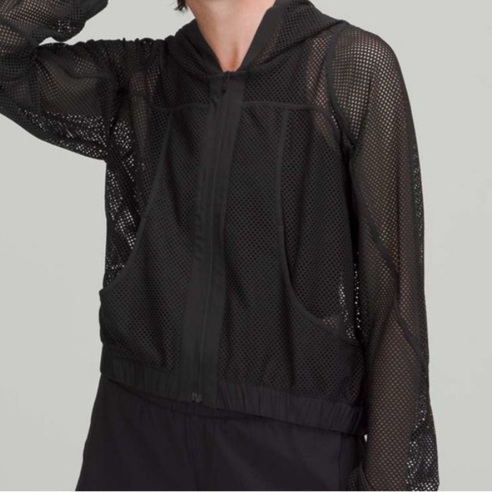 Lululemon Relaxed Fit Mesh Jacket
In black size 6